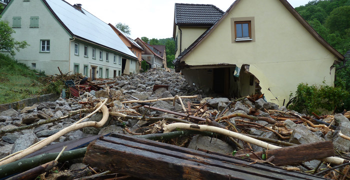 Geschiebe-, Schwemmholz- und Wassermengen aus dem Orlacherbach führen im Ort Braunsbach zu enormen Schäden. Quelle: Gemeinde Braunsbach