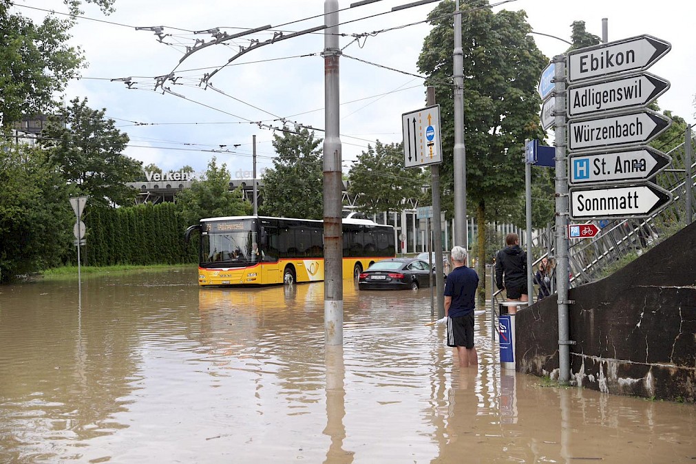 Überschwemmung durch Oberflächenabfluss vom 02.07.2020 vor dem Verkehrshaus in Luzern © Philipp Schmidli, Luzerner Zeitung
